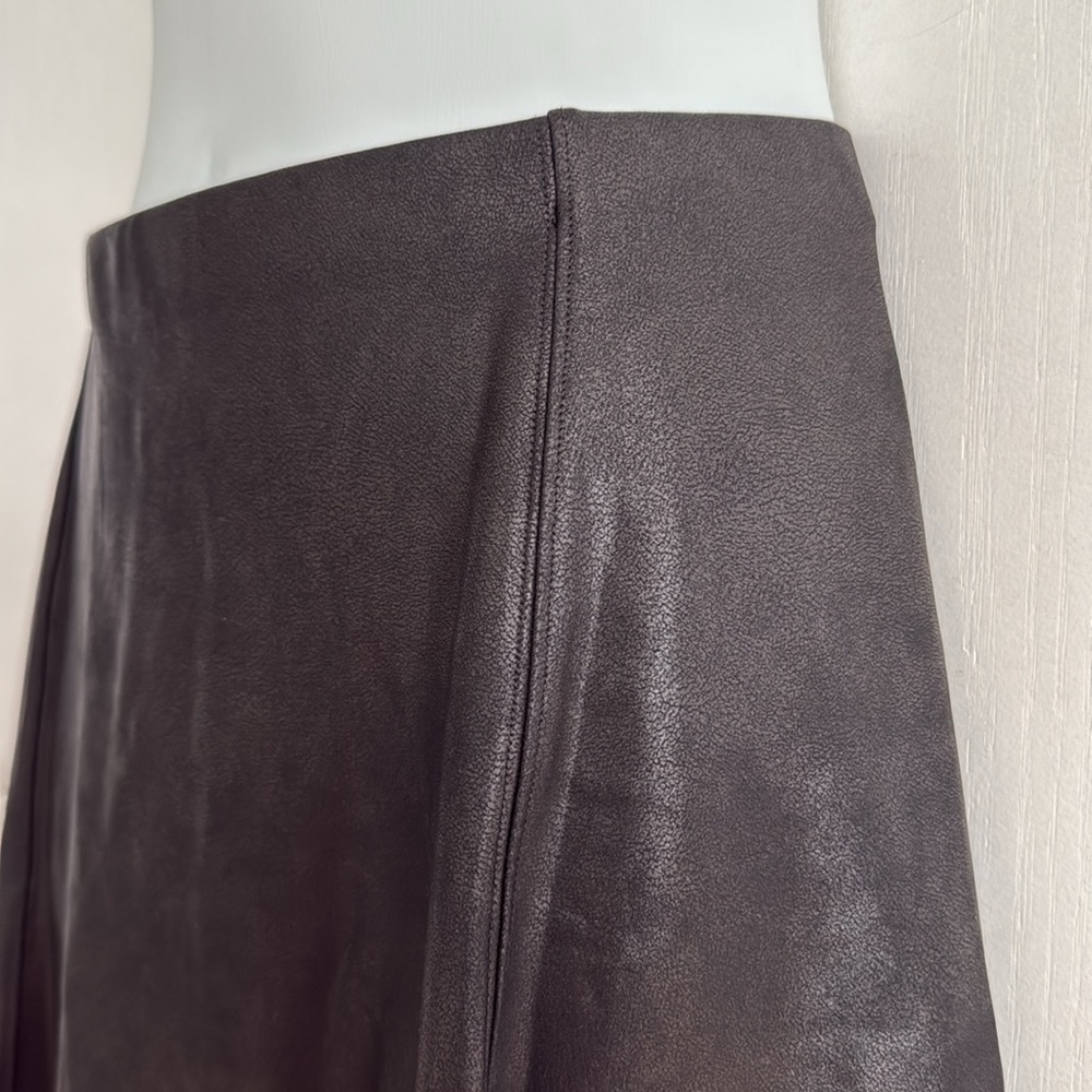 SPANX Faux Leather Black Flouncy Skater Mini Skirt Size L Pull-On Elastic Waist - Picture 5 of 10